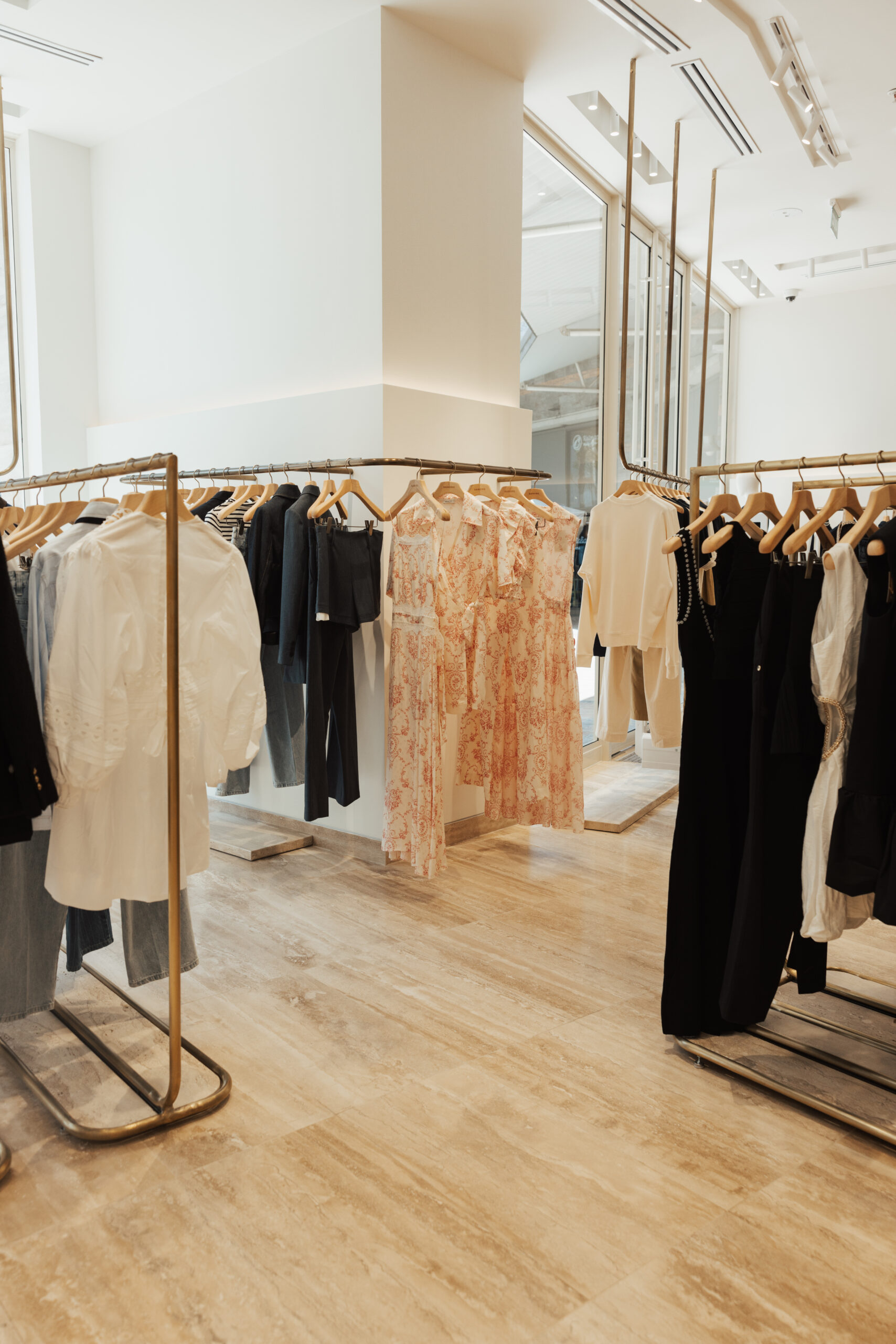 SANDRO inaugura su nueva tienda en Parque Arauco y refuerza su presencia en Sudamérica